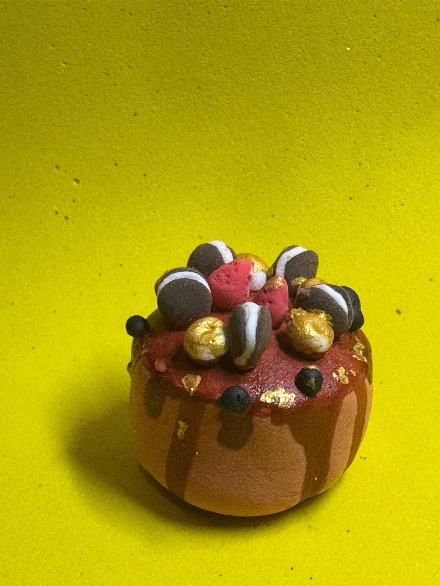 ChocoBerry Delight – Miniature Clay Cake