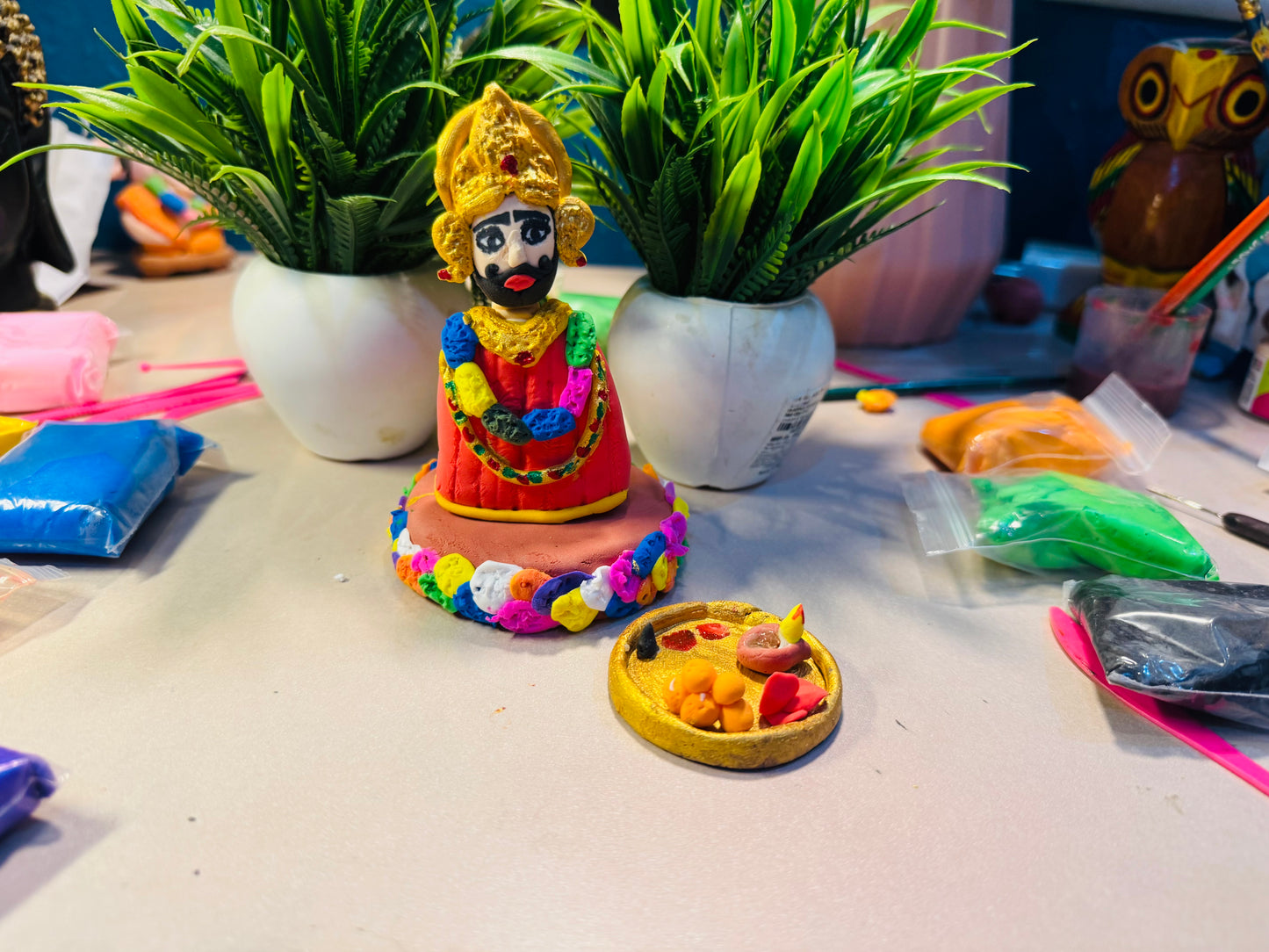 Shree Khatu Shyam Ji Clay Idol with Miniature Pooja Thali – Handcrafted Divine Art